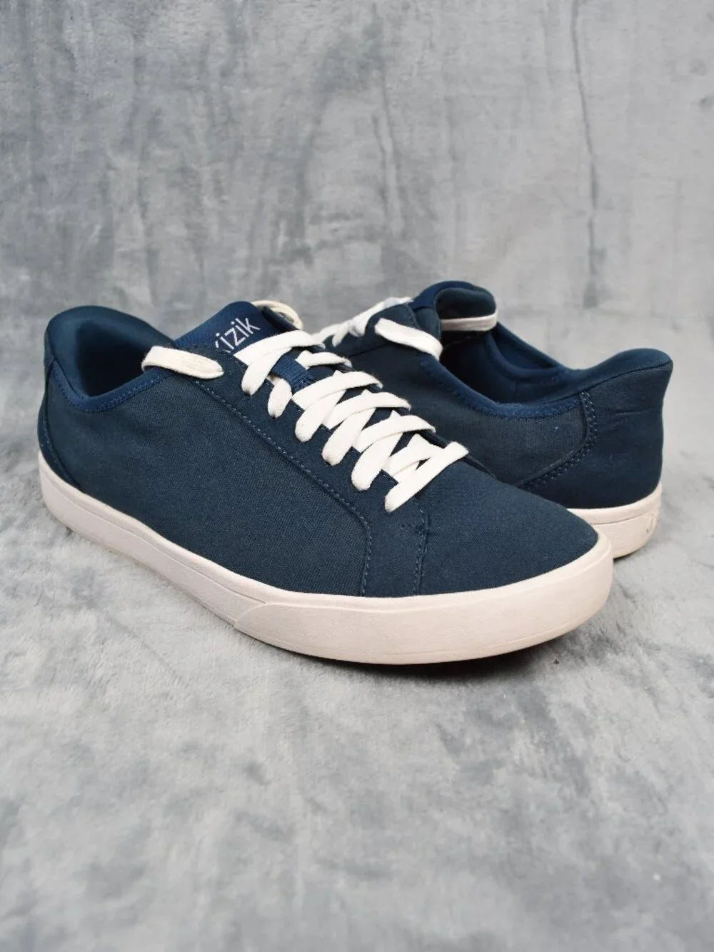 Kizik Irvine Tidepool Blue hands-free slip-on Canvas Sneakers Women Size 9